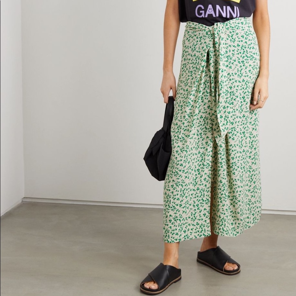 NWT Ganni ditsy floral front tie viscose skirt. Sz 2